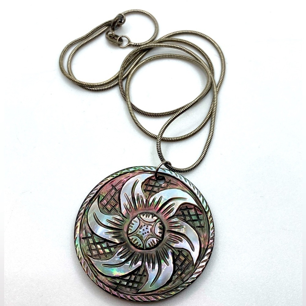 𝅺vtg Black Abalone Carved Flower Medallion Pendant Sterling Snake Chain 18”